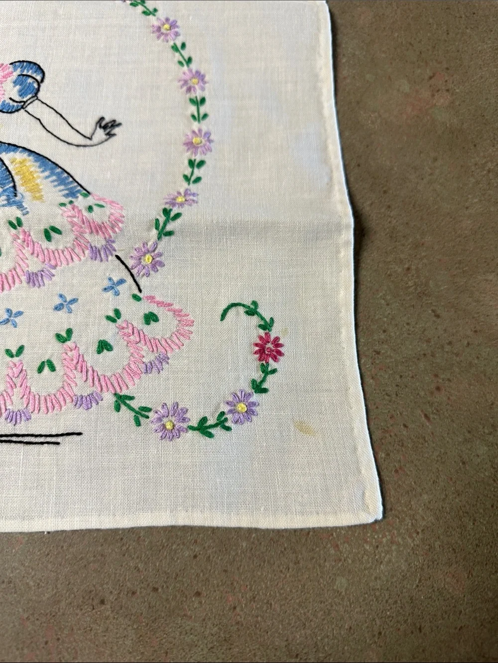 Vintage Hand Embroidered Southern Belle Table Runner 42”